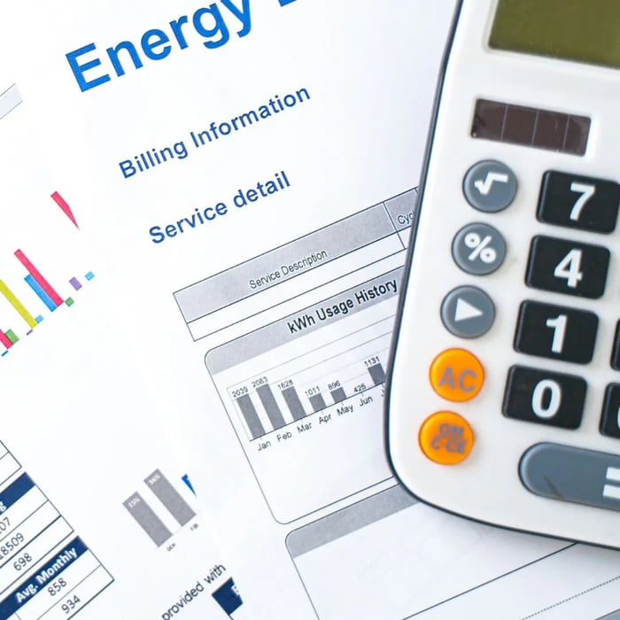 facturas eléctricas con altos consumos que son reducidas con energia solar